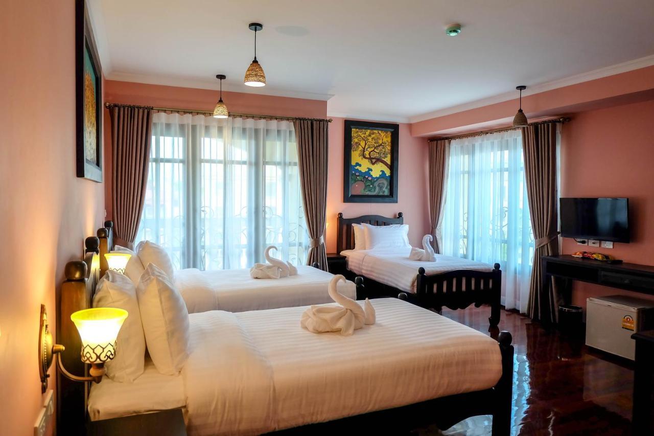 Siri Heritage Bangkok Hotel Exterior photo
